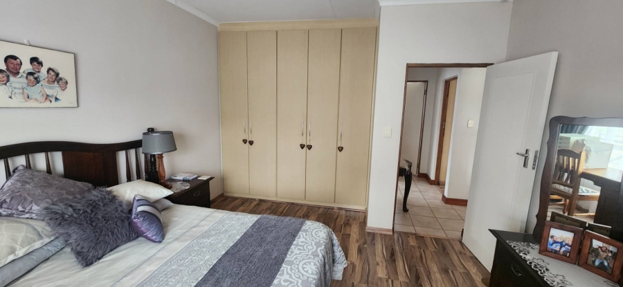 4 Bedroom Property for Sale in Fraaiuitsig Western Cape